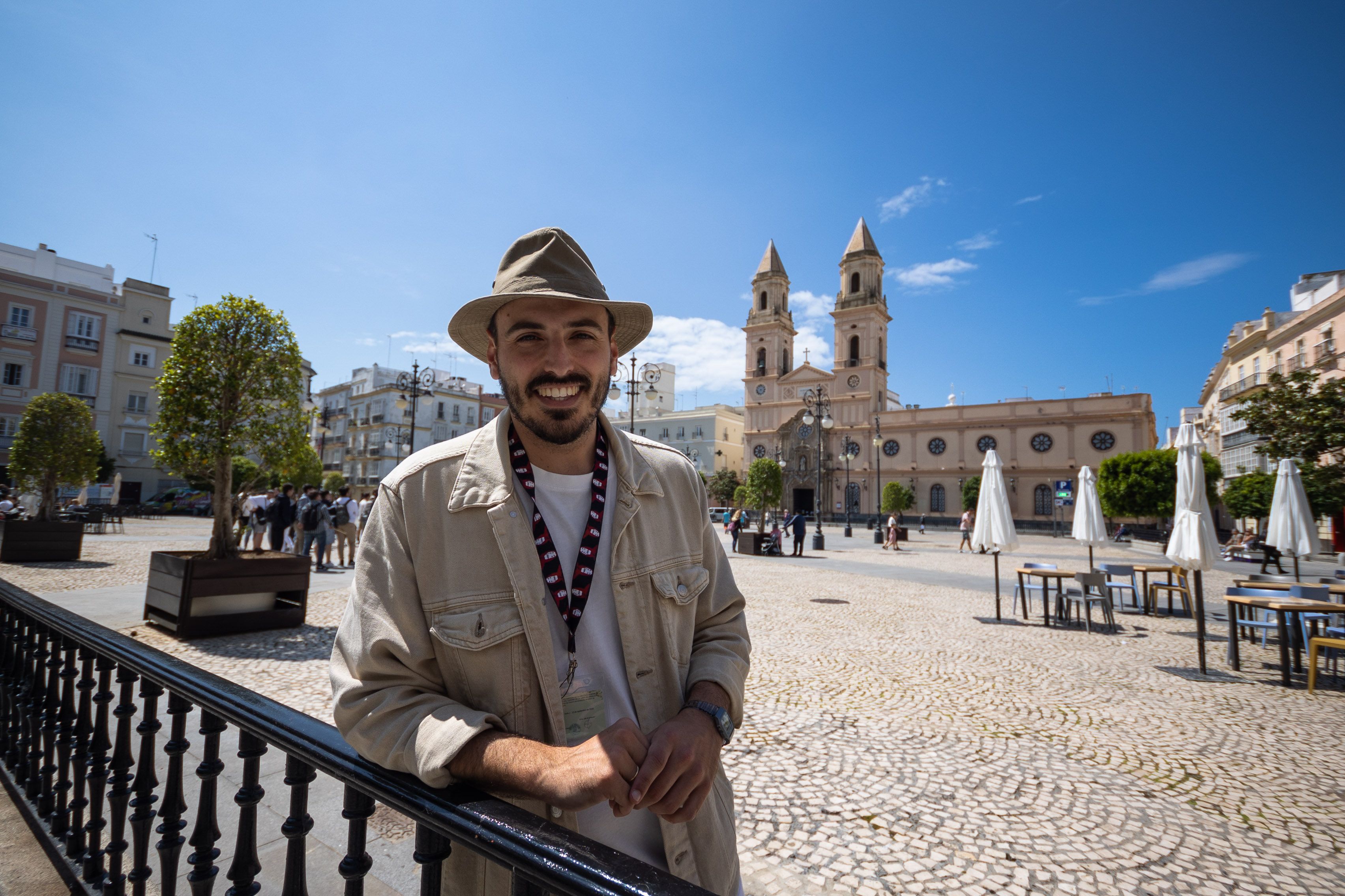 Jesús Carrillo después de una ruta en la Plaza San Antonio de Cádiz.