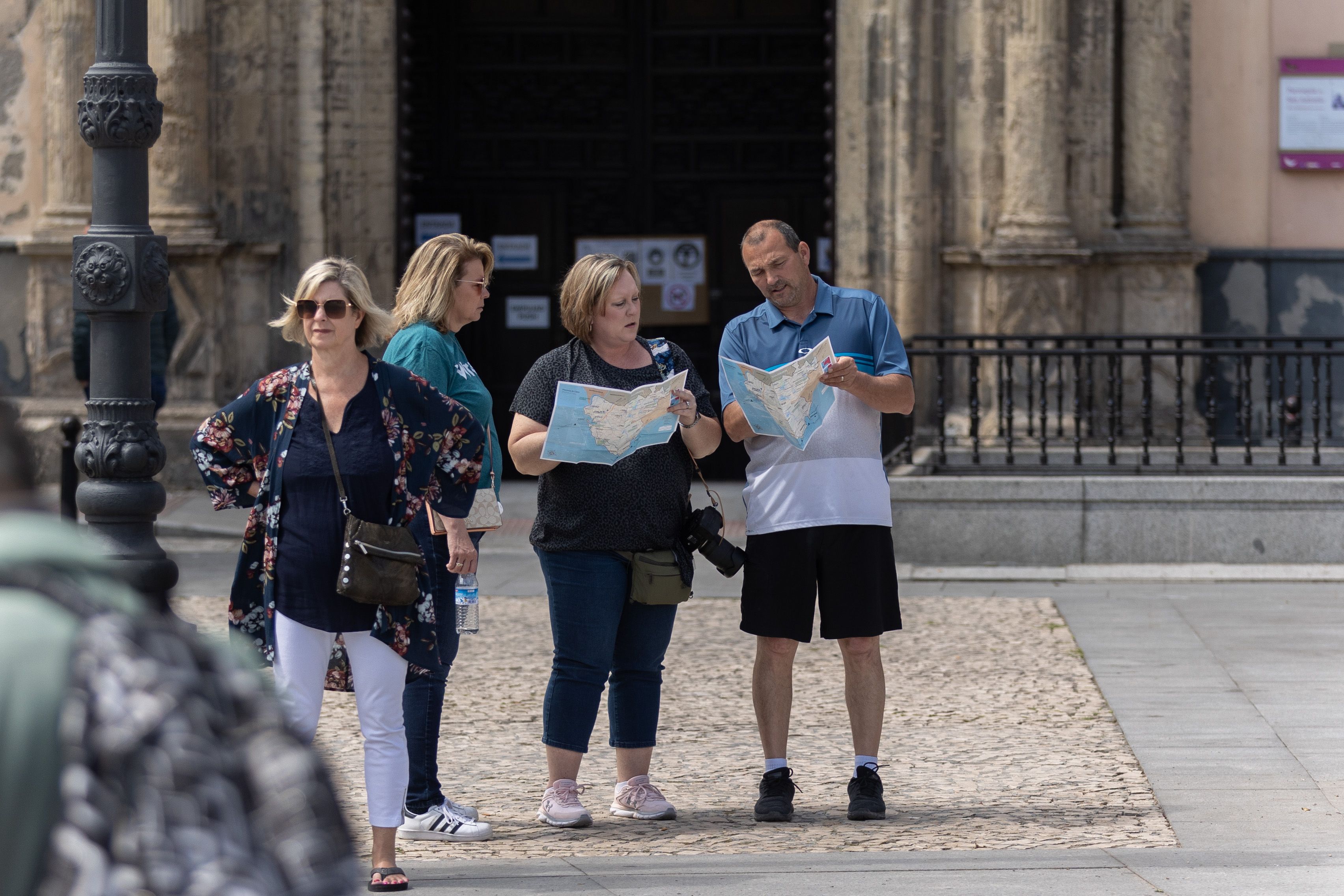 Turistas en Cádiz este verano que ha superado en número de viajeros al de antes de la pandemia.