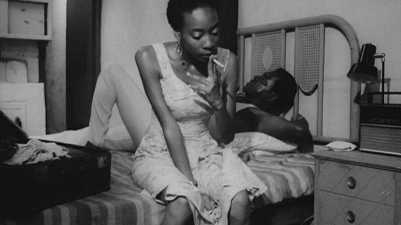 'Entre la tinta y la pantalla', la gran retrospectiva del Festival de Cine Africano de Tarifa.  Fotograma de 'Un lugar limpio y bien iluminado' (1991, Mariano Bartolomeu)