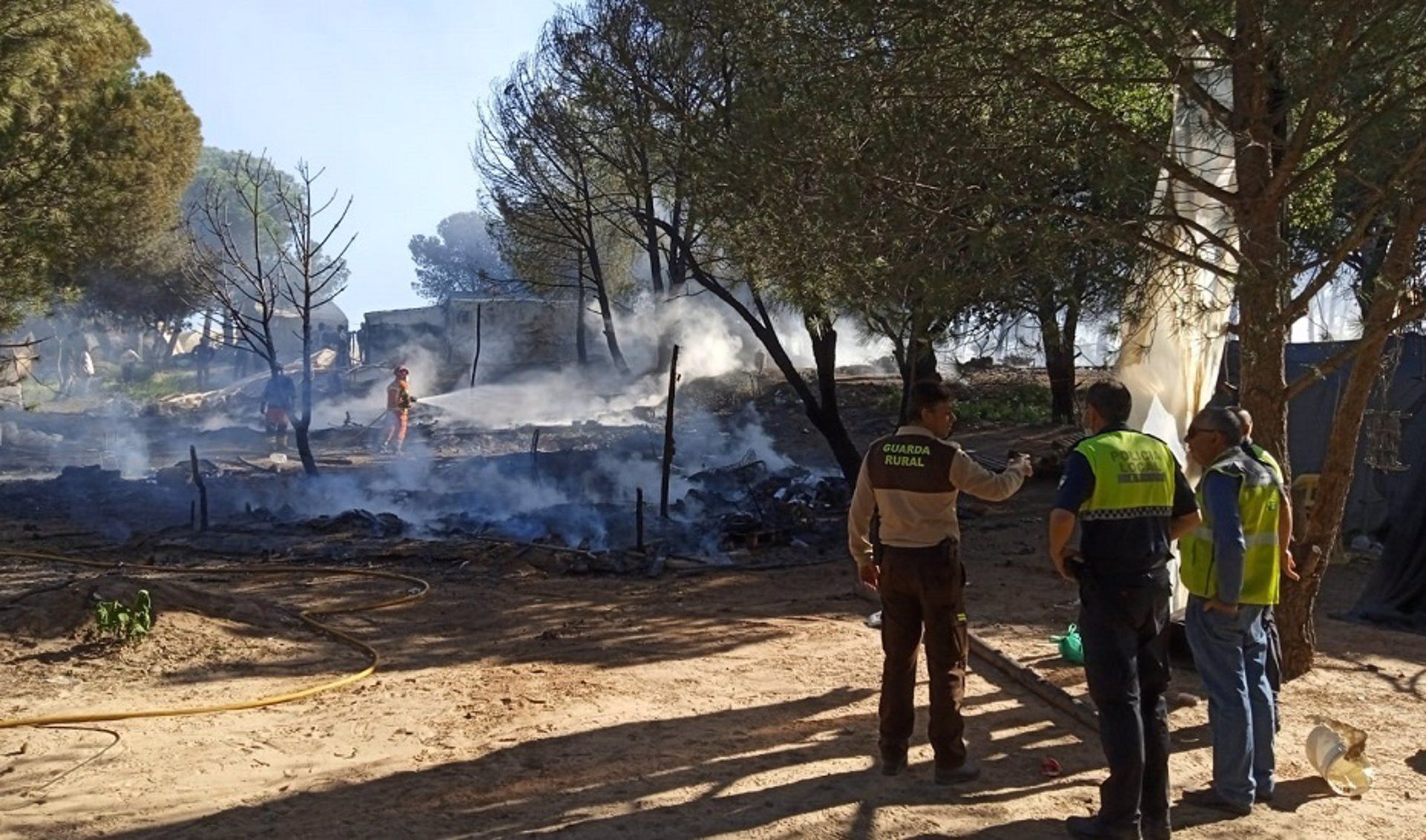 Incendio en las infraviviendas situadas en Lucena del Puerto.