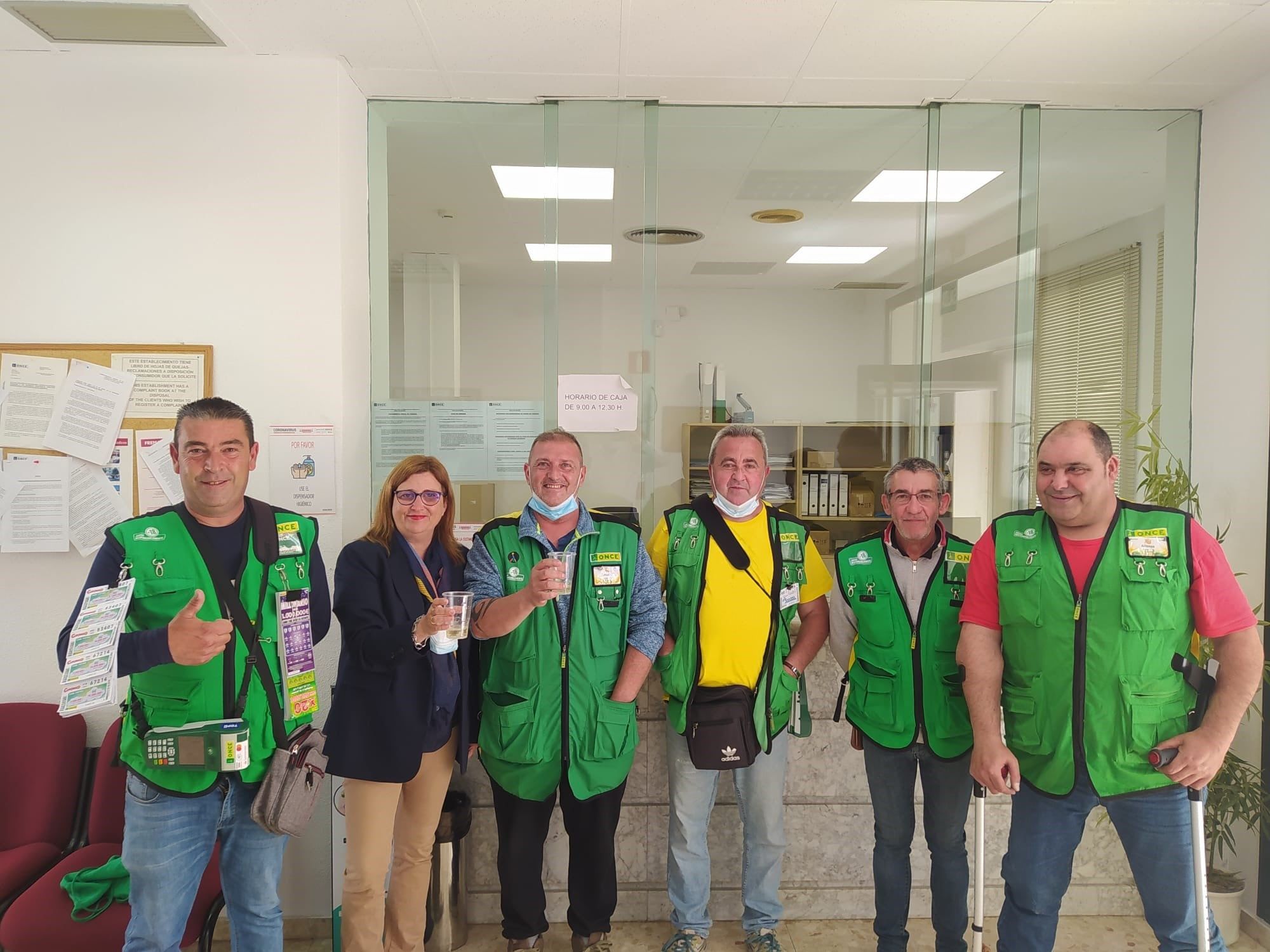 La suerte aterriza en Écija y cinco vendedores de la ONCE reparten casi 400.000 euros el mismo día