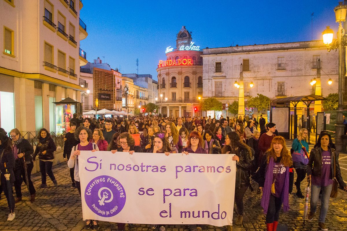 La manifestación del 8M en Jerez. FOTO: MANU GARCÍA.