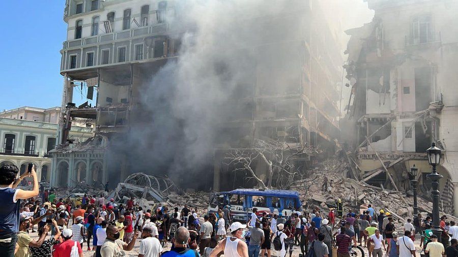 Una impotente explosión destroza el centenario hotel Saratoga de la Habana