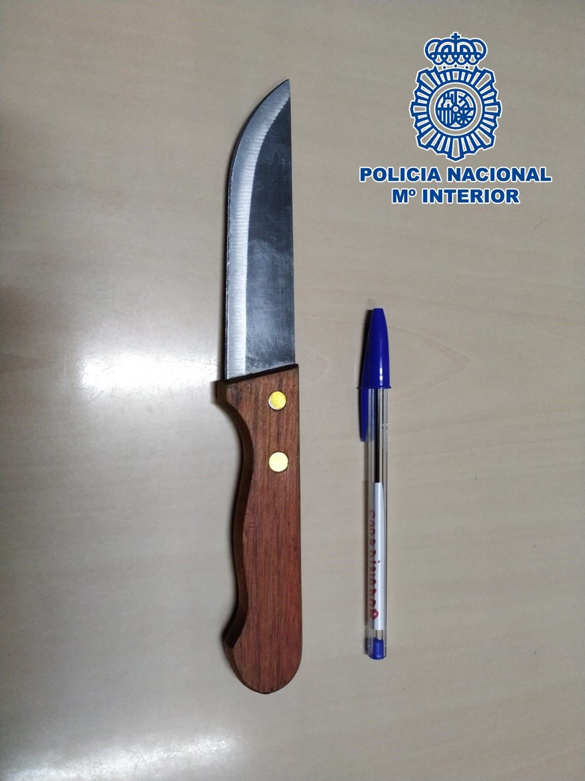 Arma empleada para robar a la mujer.