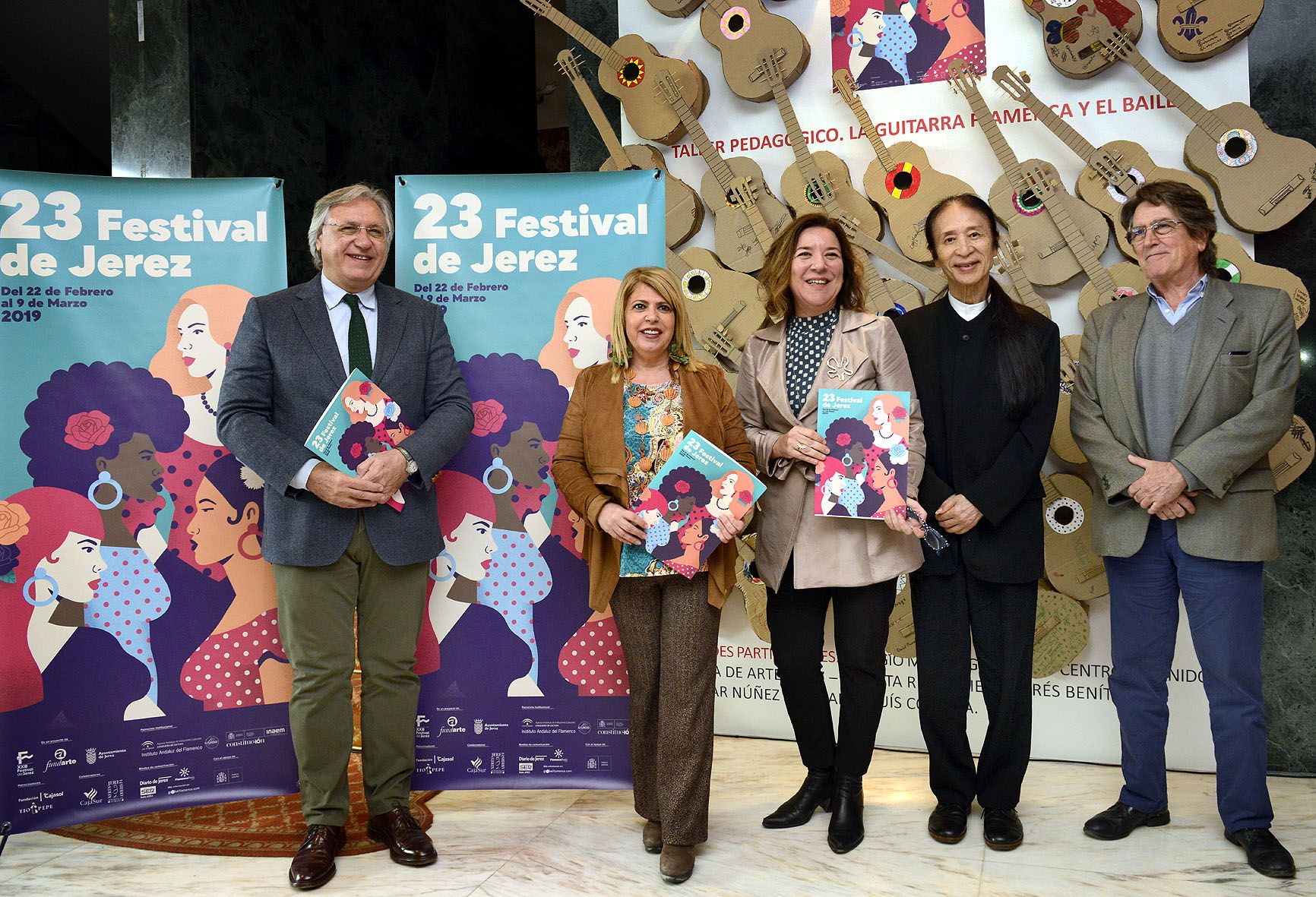La alcaldesa junto a Camas, Benavente, Shoji Kojima y Luis Pérez, tras la rueda de balance del Festival de Jerez.