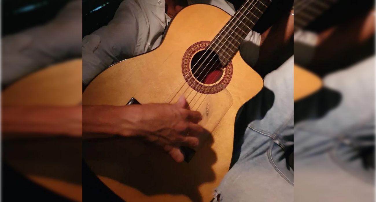 La guitarra que le han robado a Juanma Peña. 