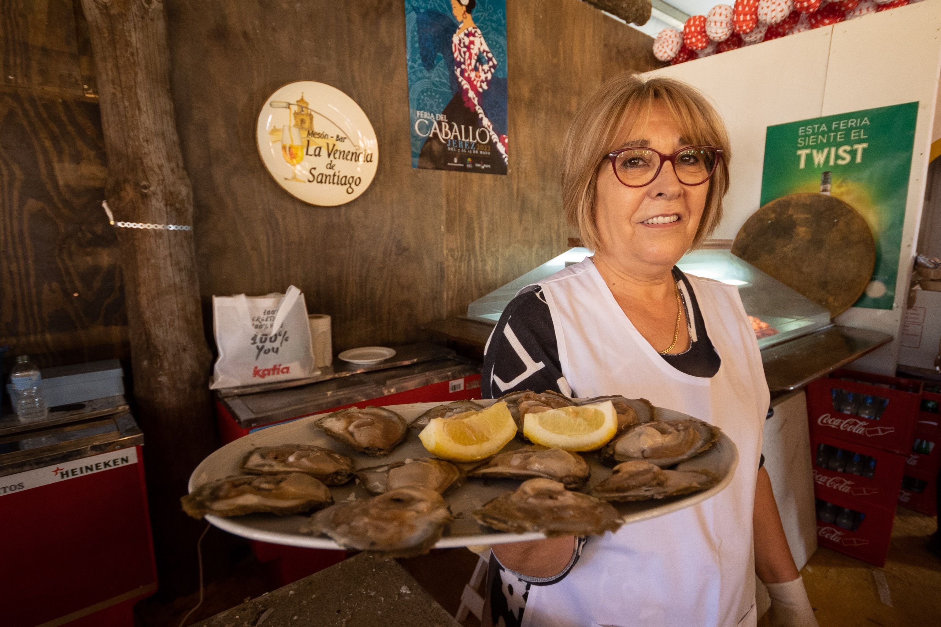 Amelia Ferreiro trae las deliciosas ostras gallegas a la Feria del Caballo.