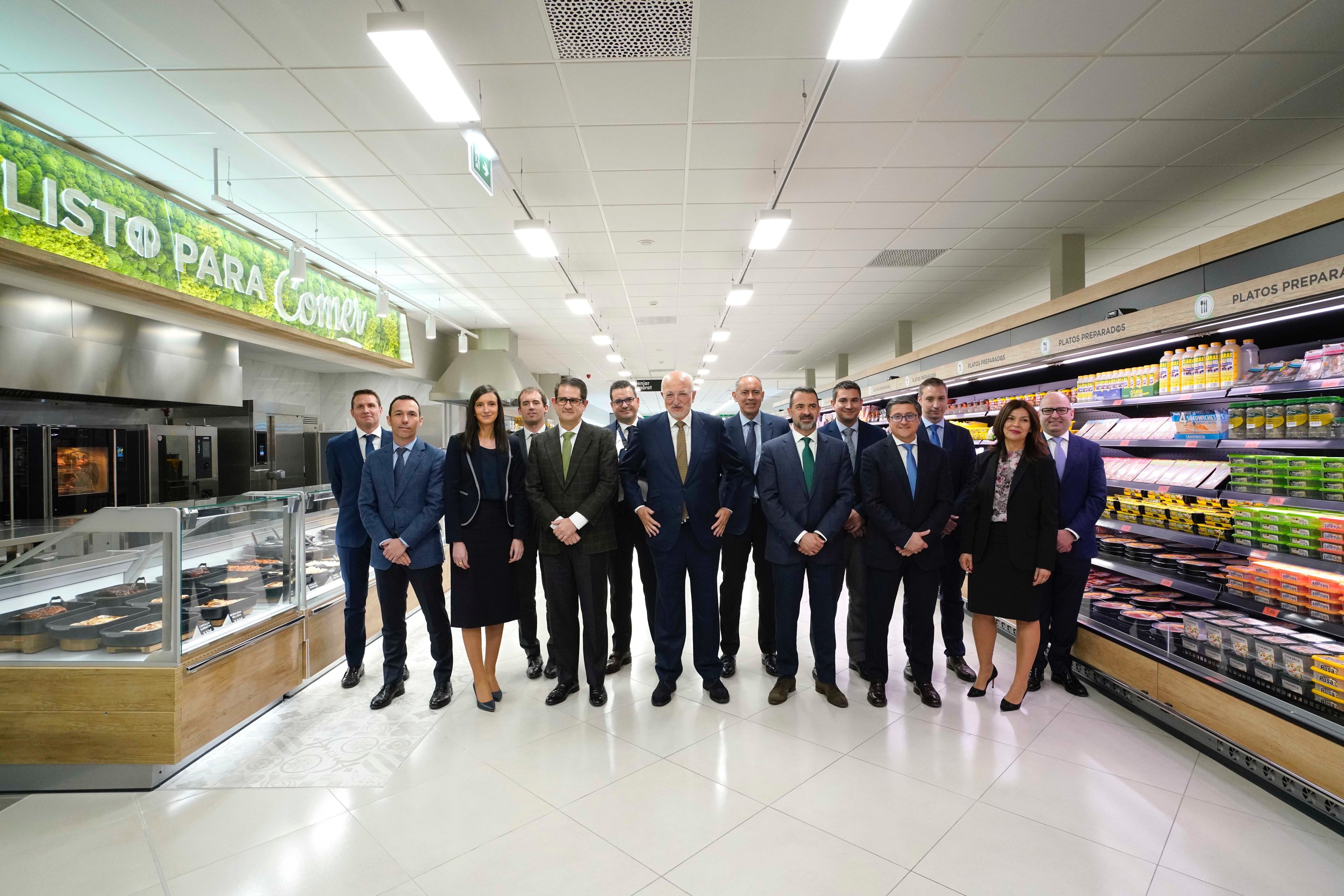 Juan Roig y miembros del Comité de Dirección en la sección "Listo para Comer" tras la Rueda de Prensa anual 2018.