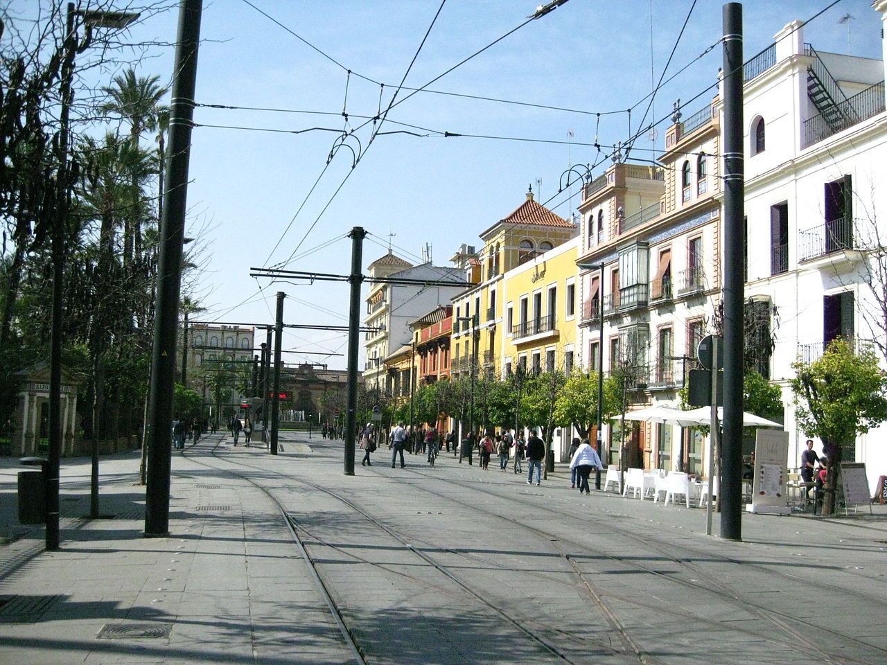Calle San Fernando, en Sevilla, donde ha sido capturada la fugitiva.