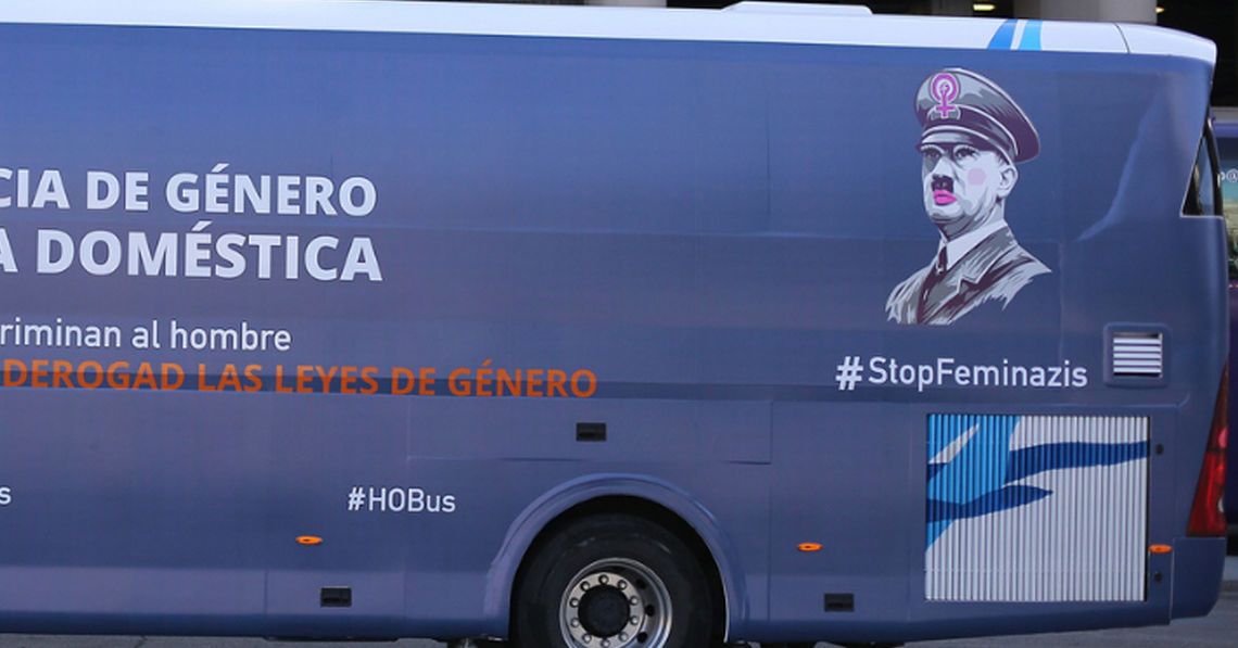 El autobús de Hazte Oír con la nueva campaña #StopFeminazis.
