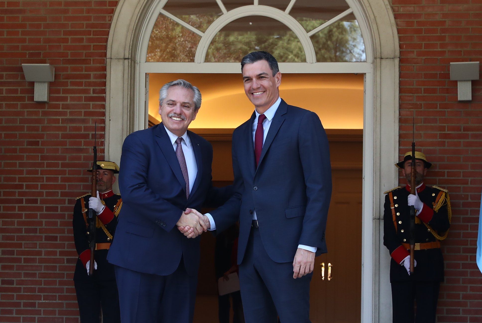 Pedro Sánchez, con el presidente de Argentina, Alberto Fernández, que se encuentra de visita institucional en España.