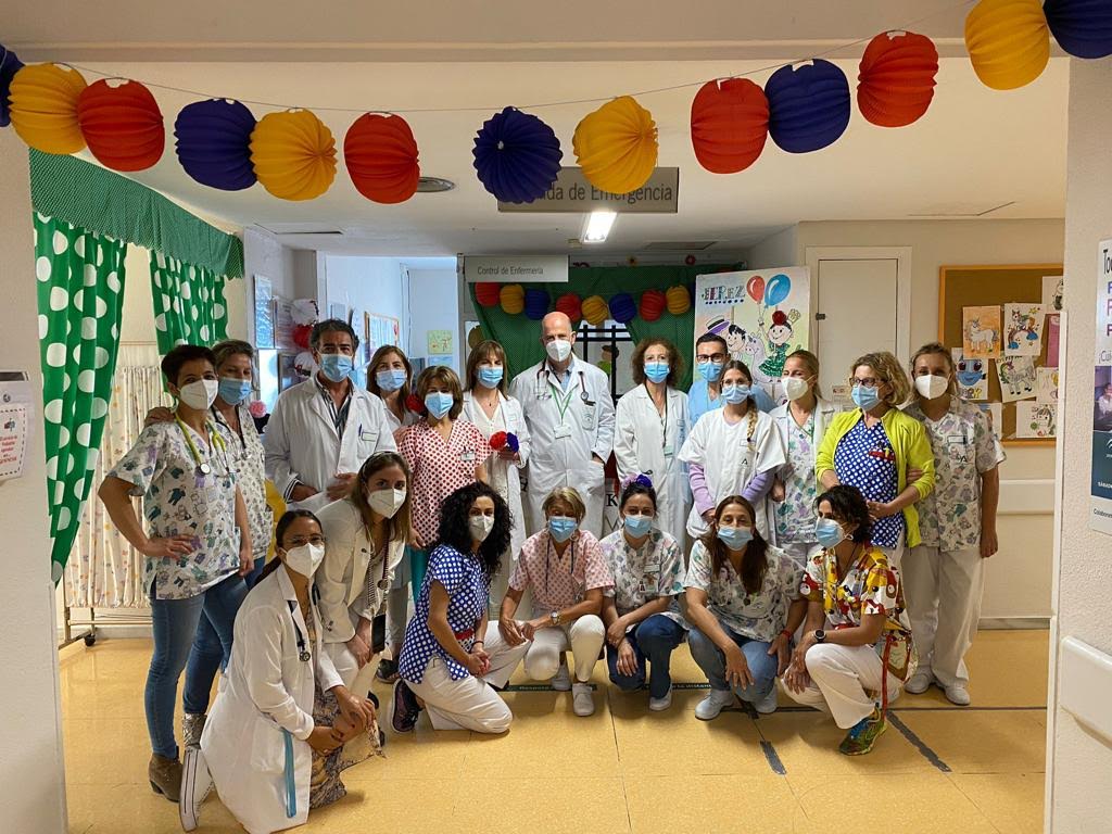 Las unidades de Pediatría y de Rehabilitación del Hospital de Jerez se engalanan para que sus pacientes disfruten.