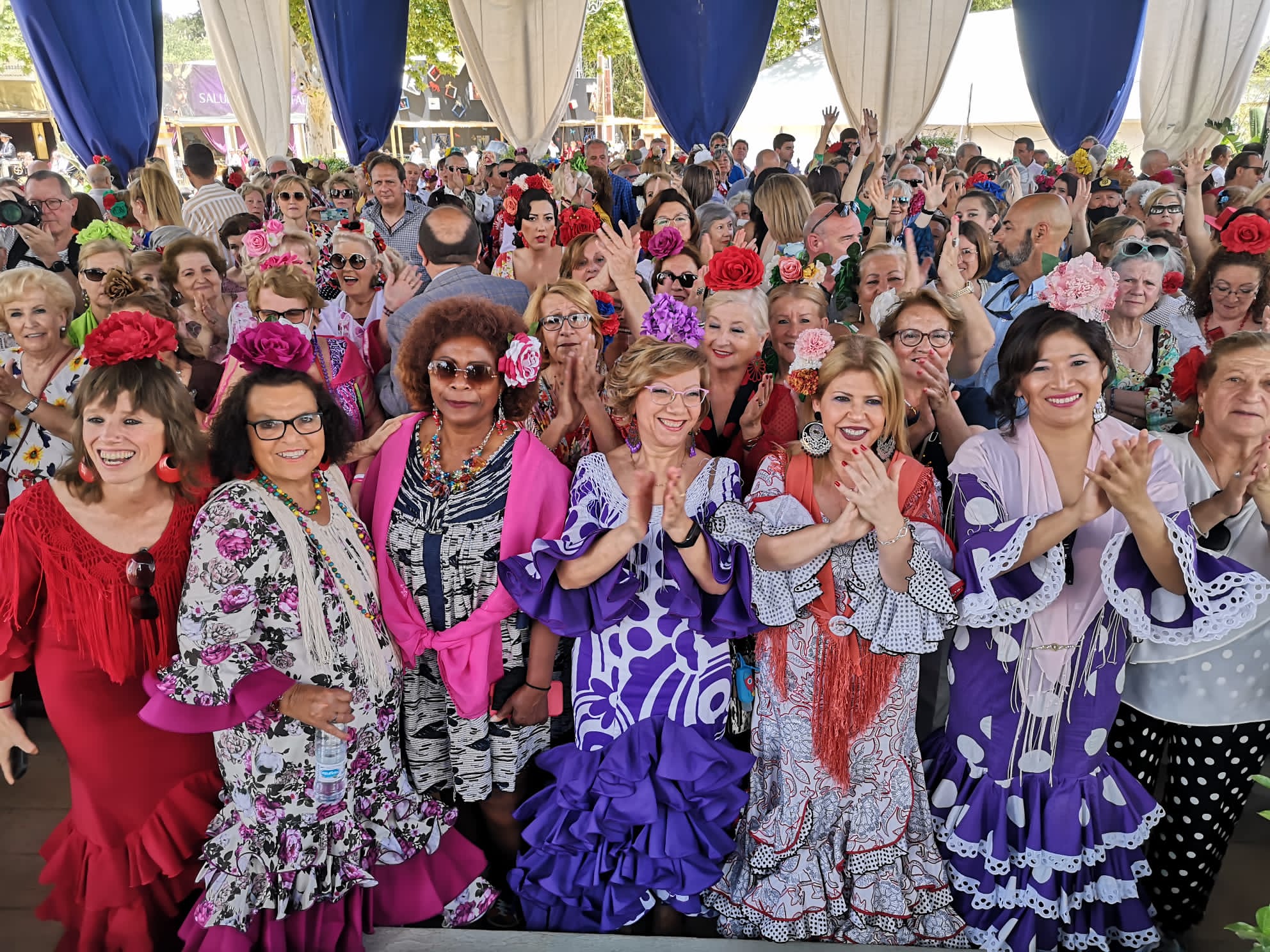 Encuentro de más de 500 mujeres y 34 colectivos en el templete municipal por el Día de la Mujer en la Feria del Caballo.