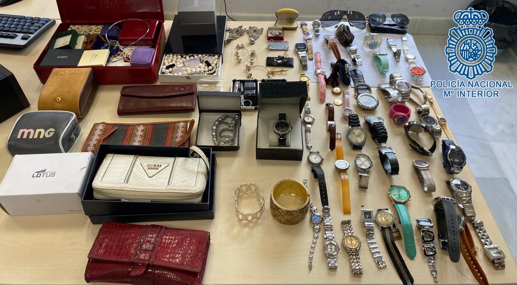 Efectos sustraídos en el robo en una vivienda de la zona norte de Jerez.