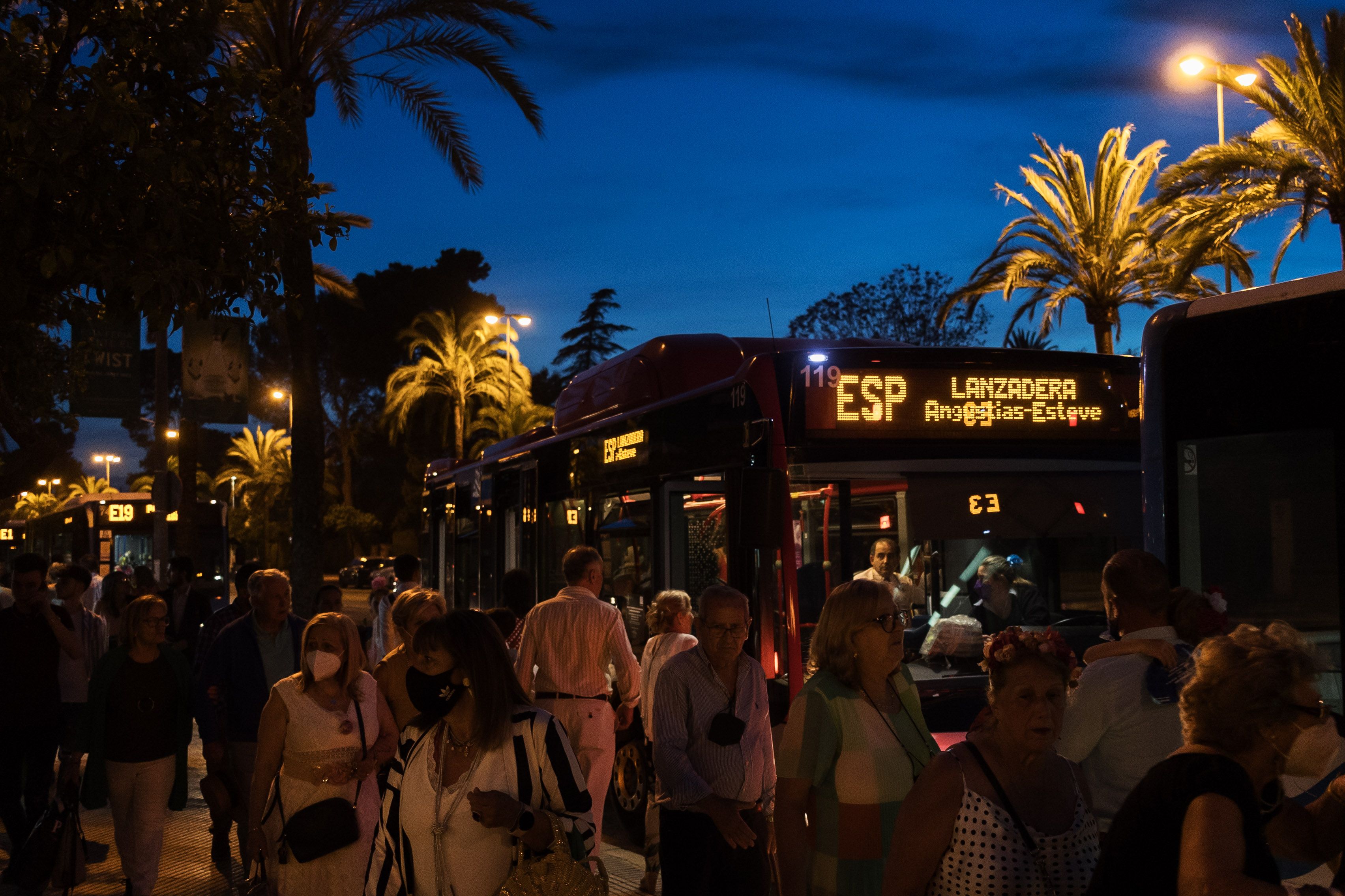 Autobuses urbanos en la portada de la Feria del Caballo, en una pasada edición.
