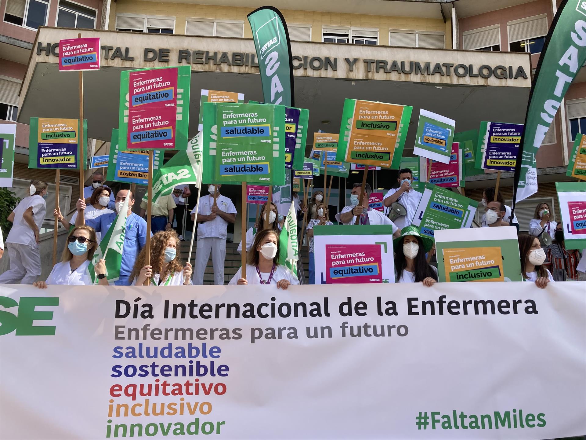 Enfermeros salen a la calle en Andalucía para reivindicar que "son el motor de nuestro sistema sanitario"