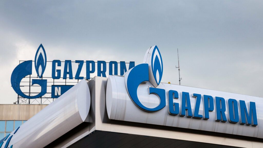 Cartel de Gazprom en una imagen de archivo. Rusia corta el suministro de gas a Europa a través de Polonia