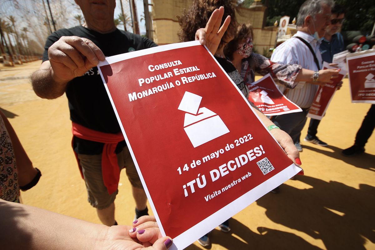 El cartel de la consulta sobre la República o Monarquía.
