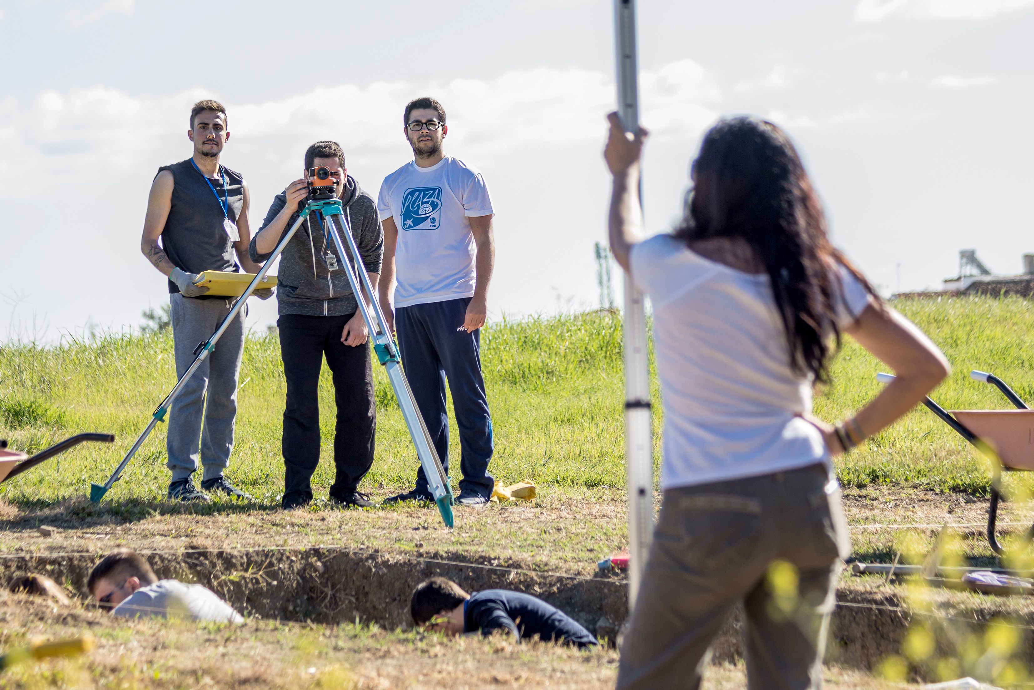 Inicio de la campaña de excavaciones en la muralla tardoantigua de Itálica 2019 a cargo del equipo de la Universidad Pablo de Olavide dirigido por Rafael Hidalgo Prieto. FOTO: DANIEL GONZÁLEZ ACUÑA