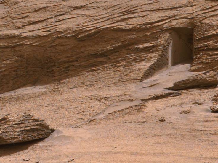 La misteriosa imagen captada por el vehículo explorador 'Curiosity' en Marte.