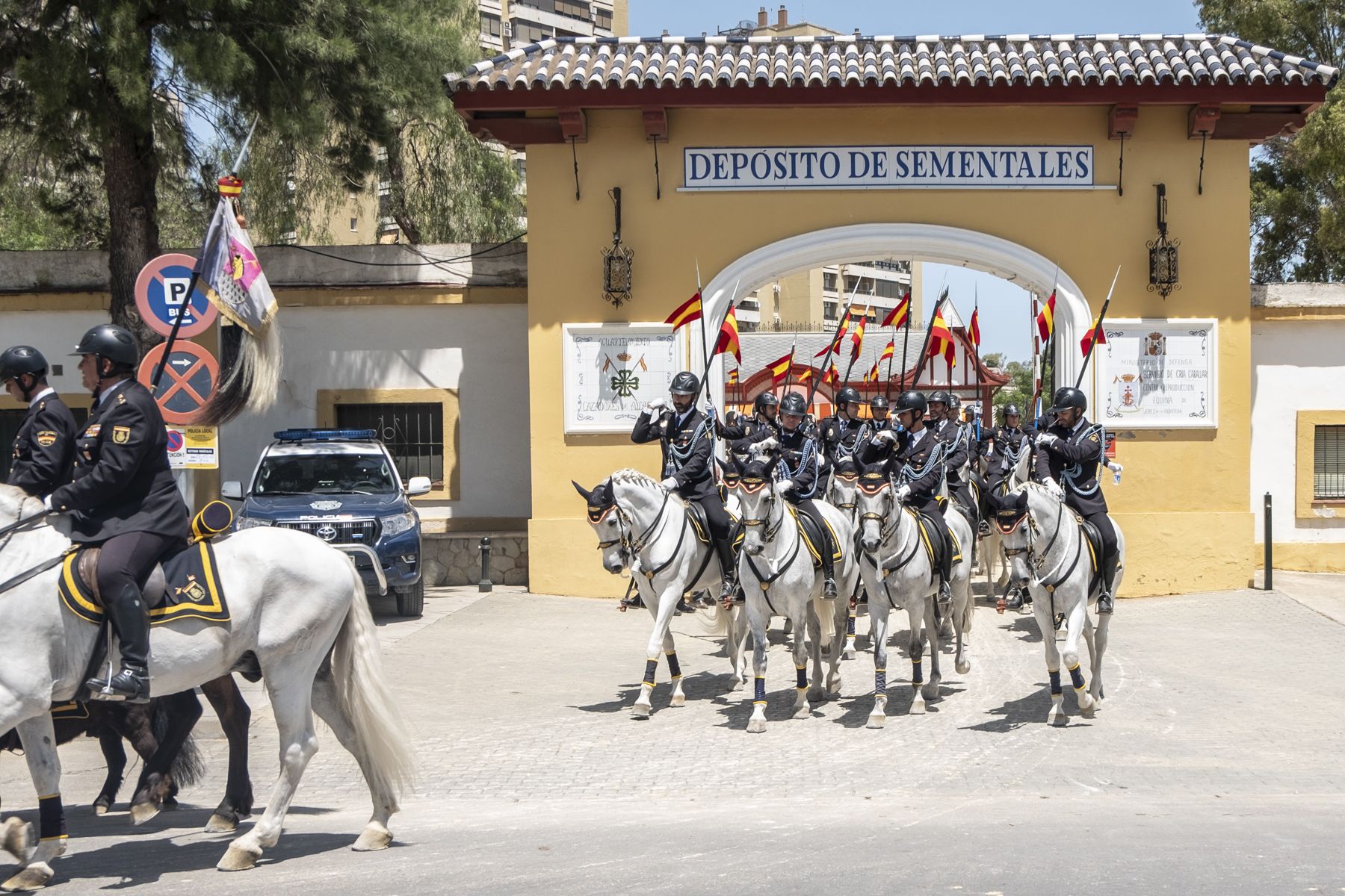 Entrega del Caballo de Oro y posterior desfile por el Real de la Feria