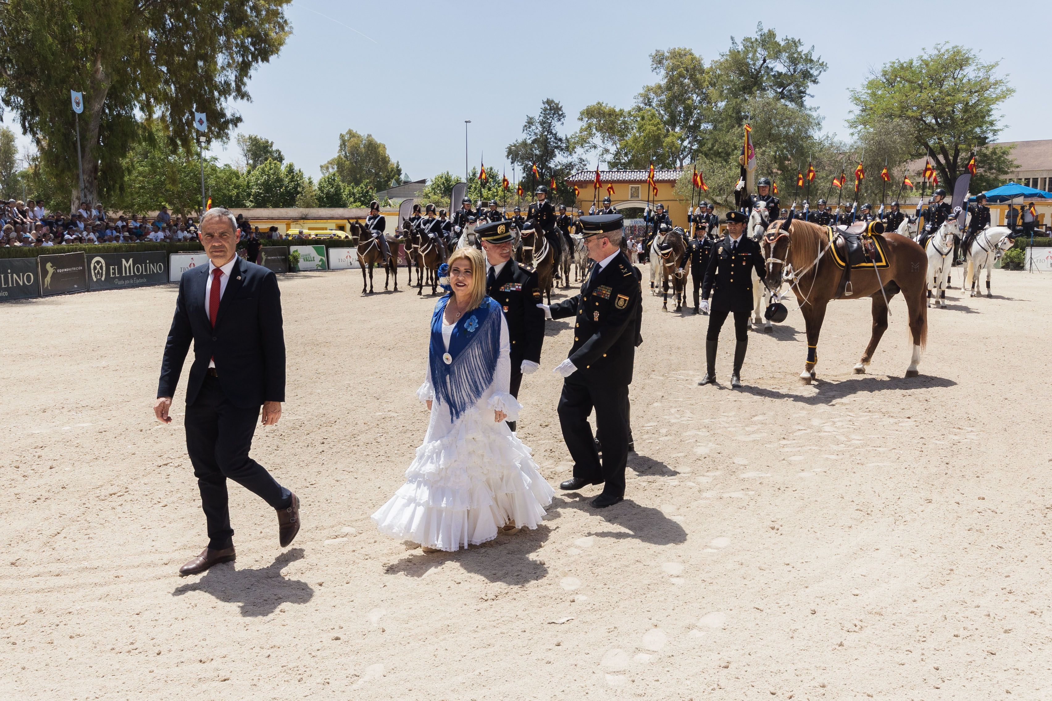 Entrega del Caballo de Oro y posterior desfile por el Real de la Feria
