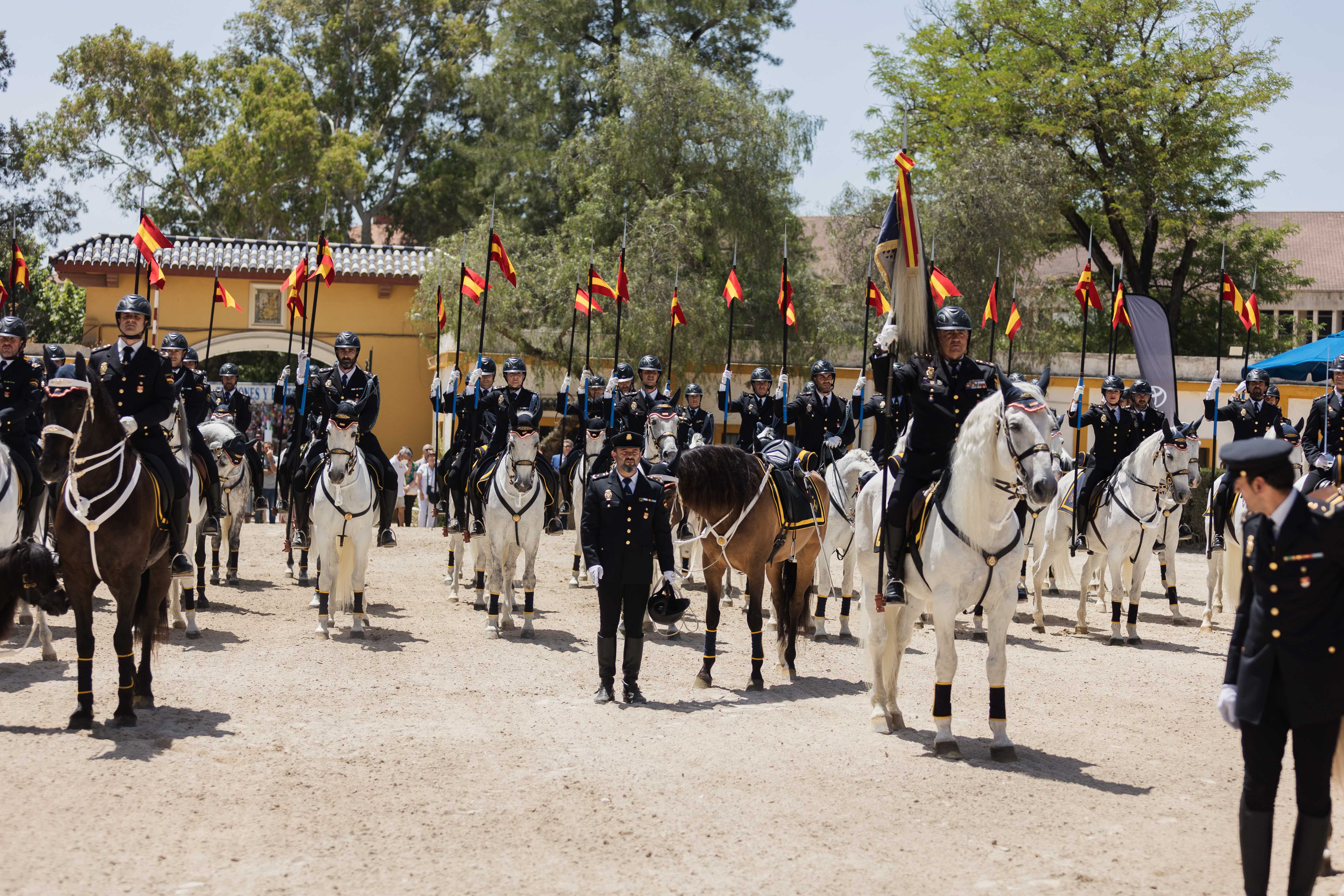 Entrega del Caballo de Oro y posterior desfile por el Real de la Feria