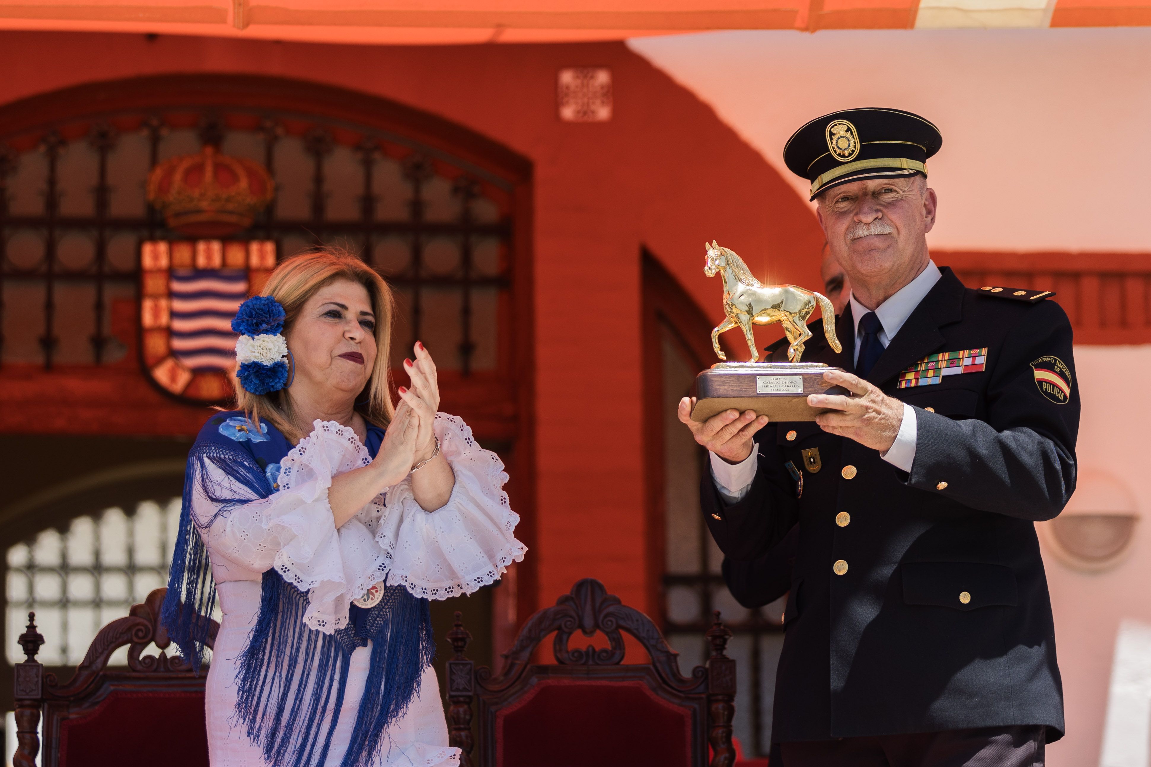 Entrega del Caballo de Oro y posterior desfile por el Real de la Feria