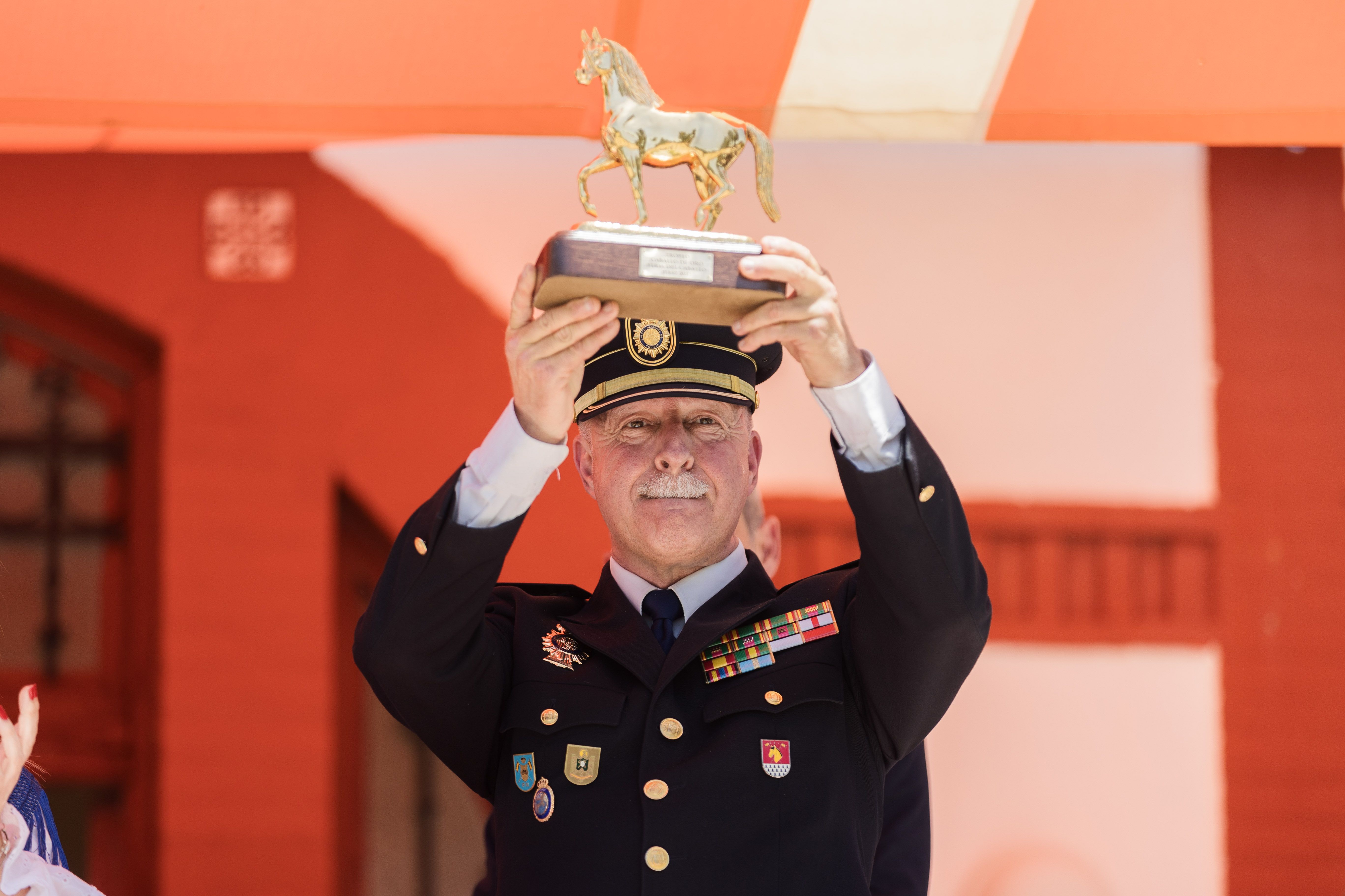 Entrega del Caballo de Oro y posterior desfile por el Real de la Feria