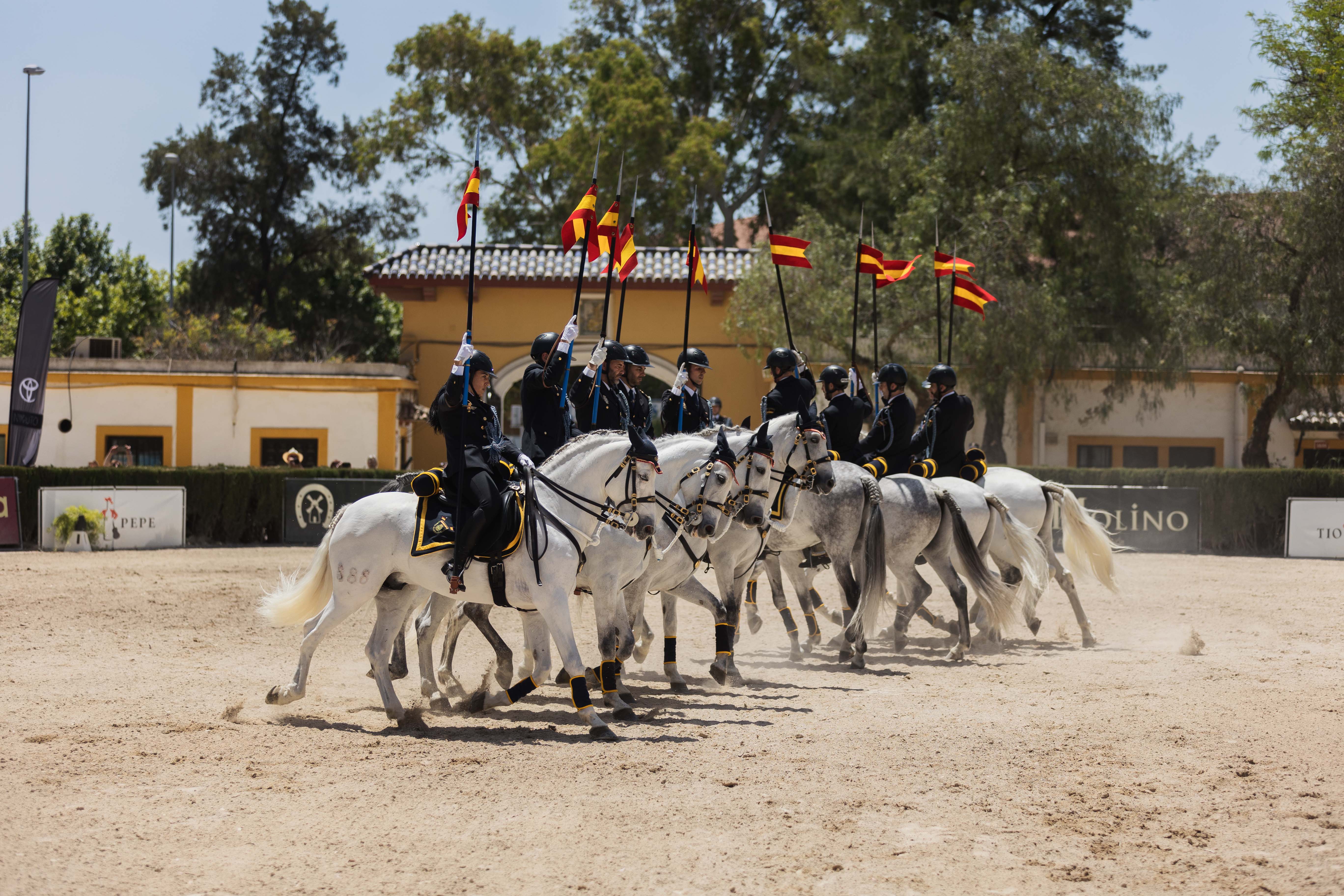 Entrega del Caballo de Oro y posterior desfile por el Real de la Feria