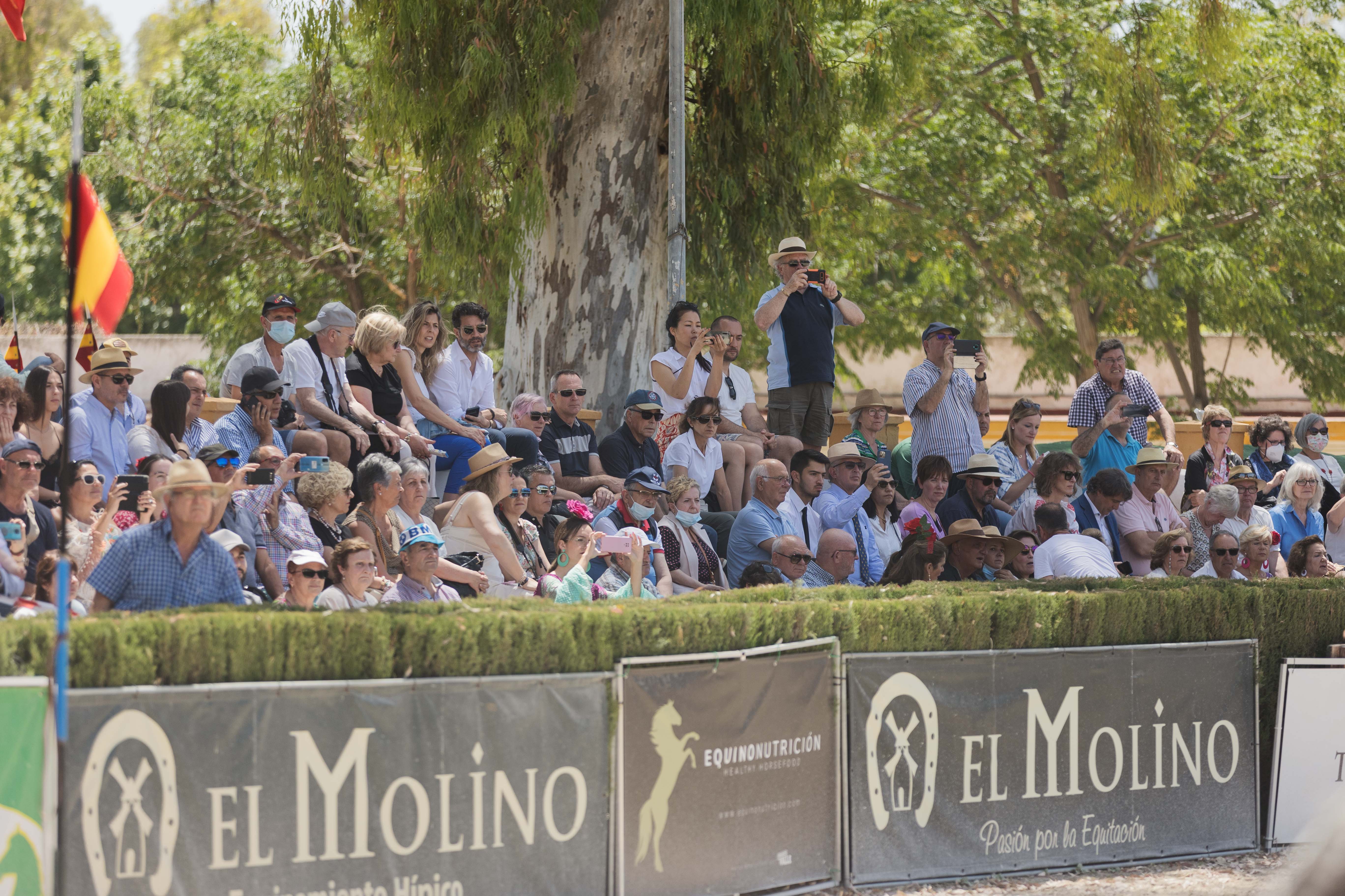 Entrega del Caballo de Oro y posterior desfile por el Real de la Feria