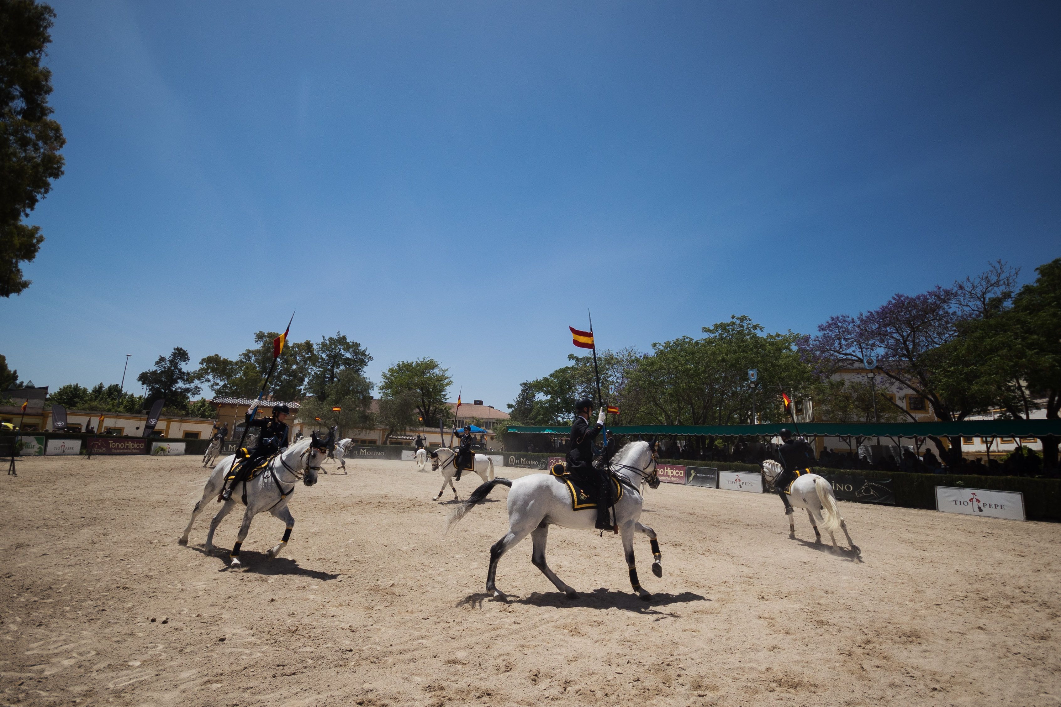 Entrega del Caballo de Oro y posterior desfile por el Real de la Feria