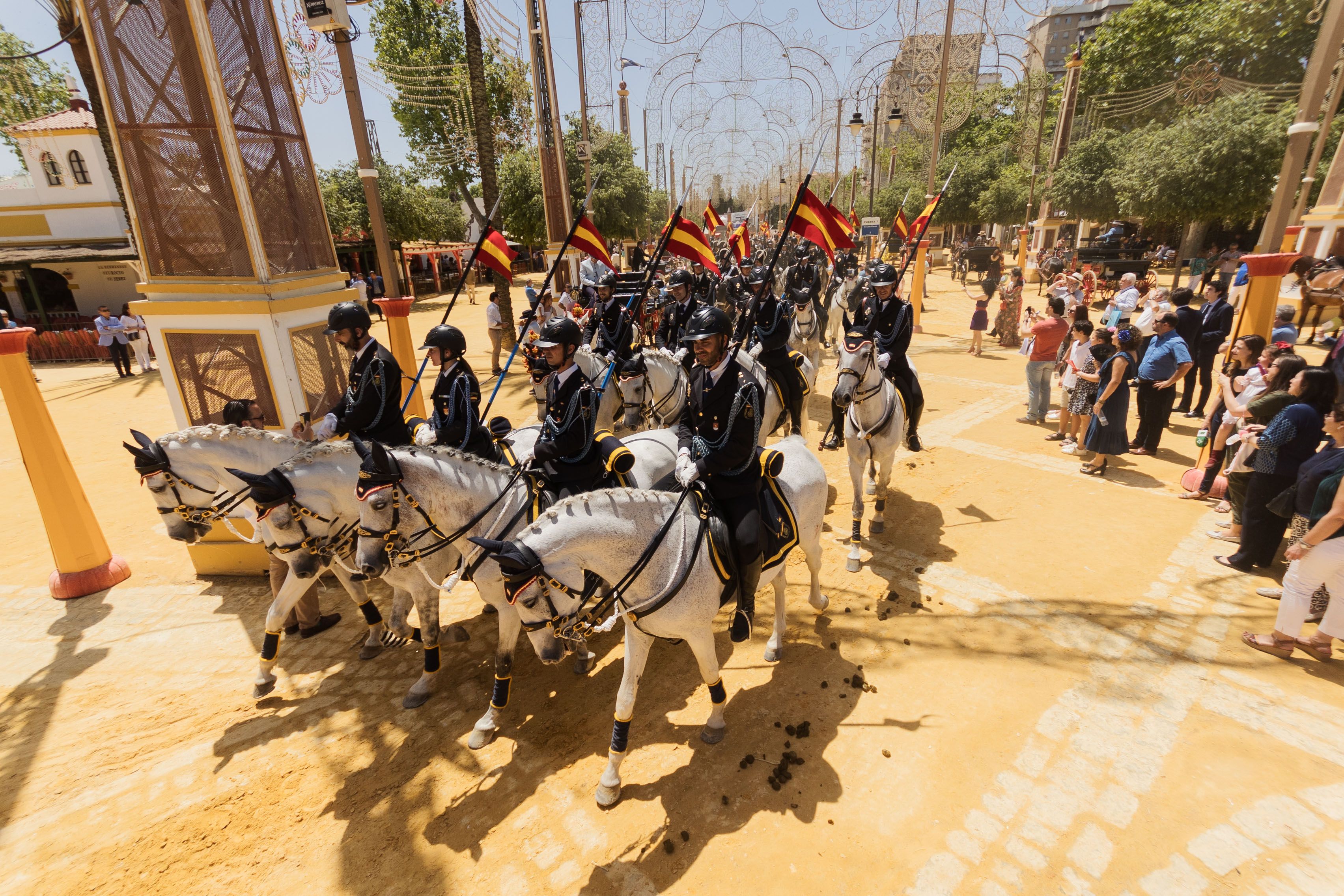 Entrega del Caballo de Oro y posterior desfile por el Real de la Feria