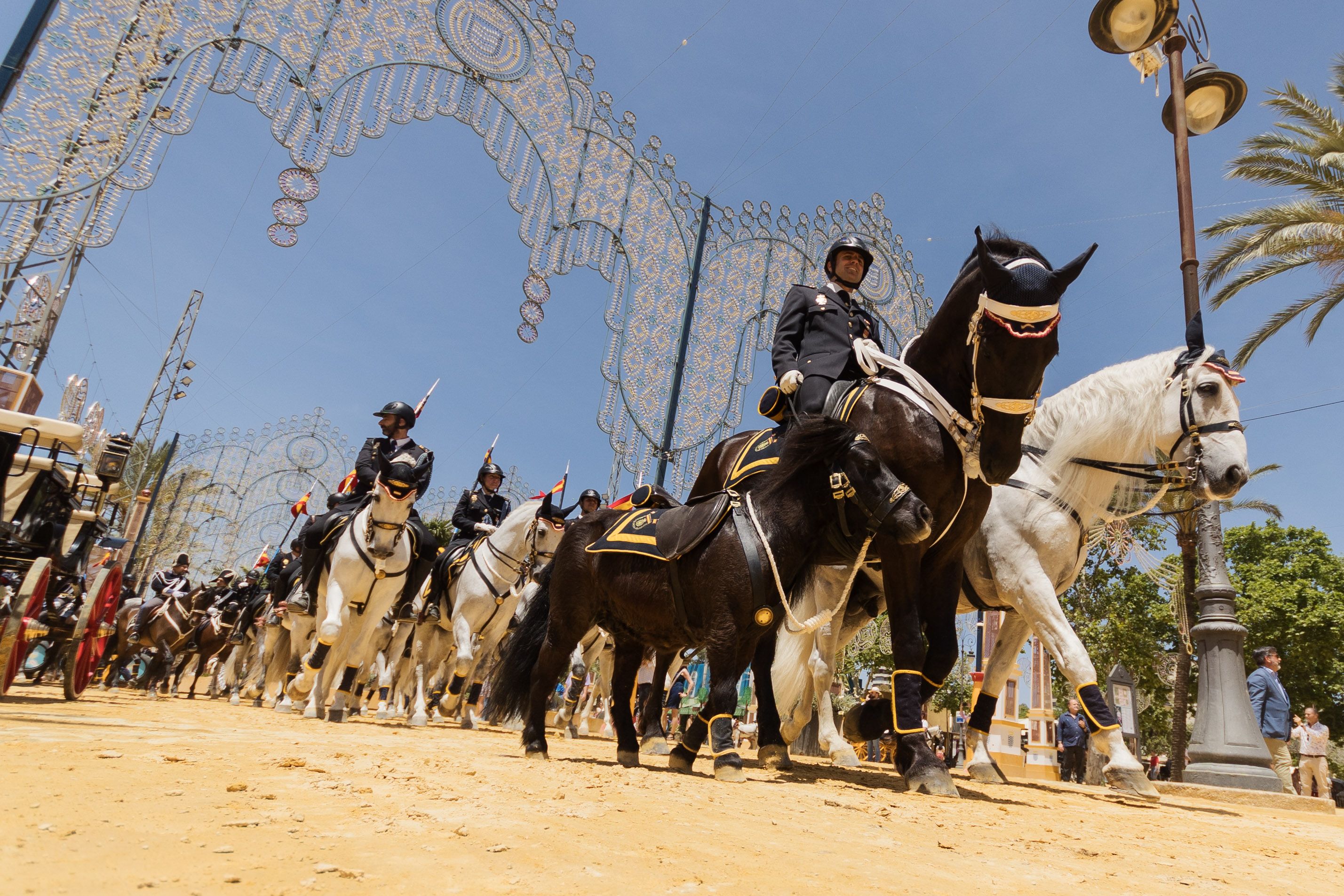 Entrega del Caballo de Oro y posterior desfile por el Real de la Feria