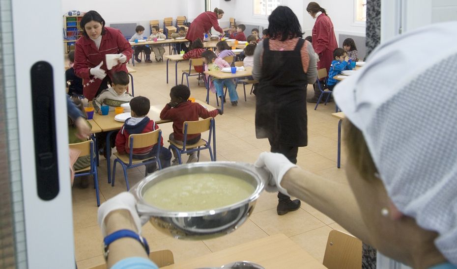 Denuncian la oferta alimentaria "saludable" y "sostenible" de la Junta. Un comedor escolar en una fotografía de archivo.