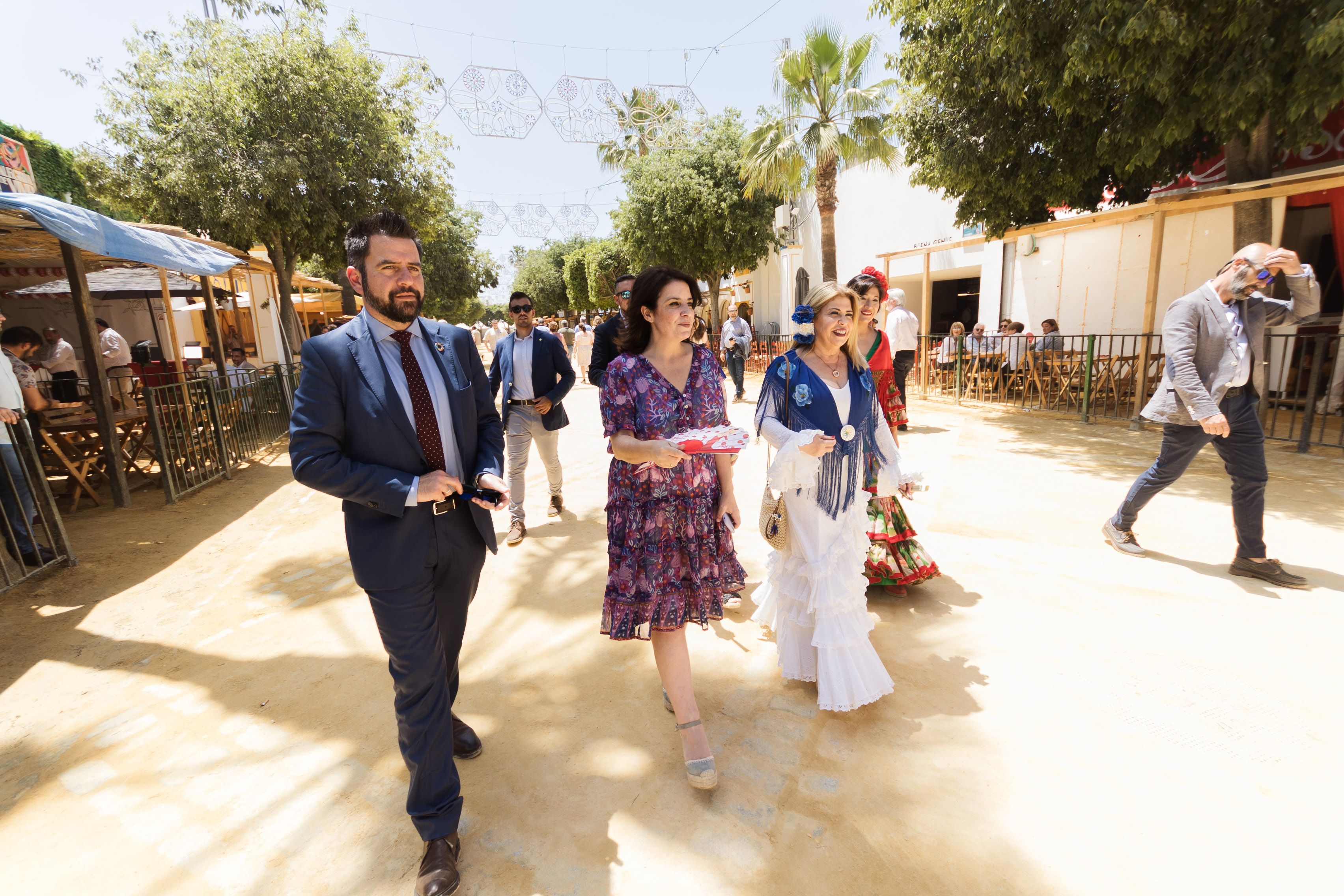 Adriana Lastra, en el centro, junto a Fran González y Mamen Sánchez, en la pasada Feria del Caballo.
