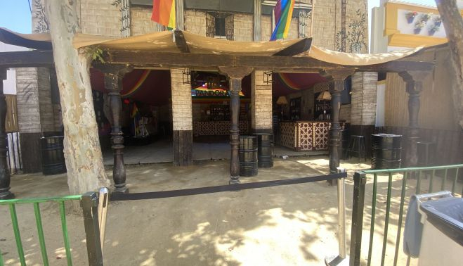 Una cinta impidiendo la entrada a otra caseta vacía. 