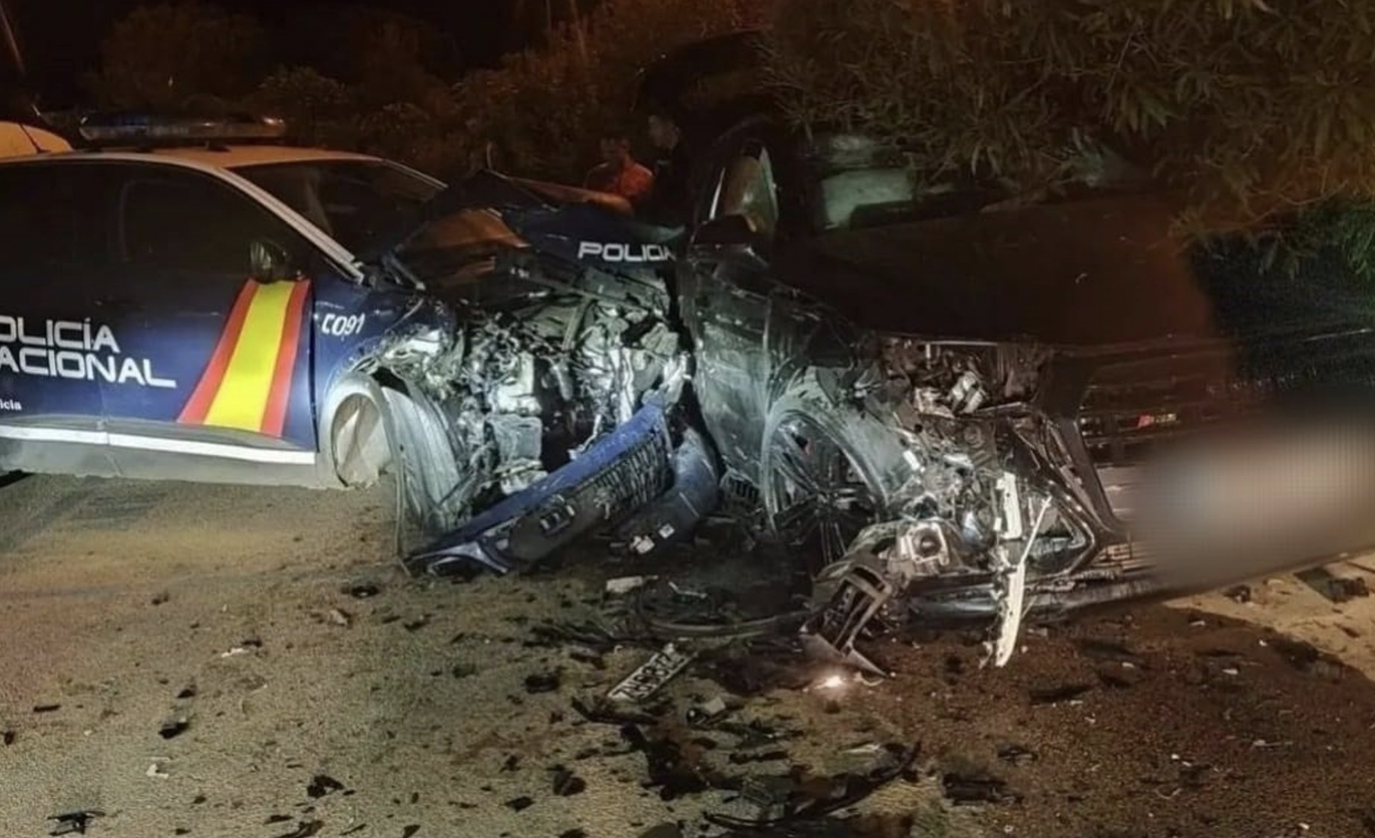 Embiste a un coche policial en Marbella y, al ser detenido, agrede a un agente.