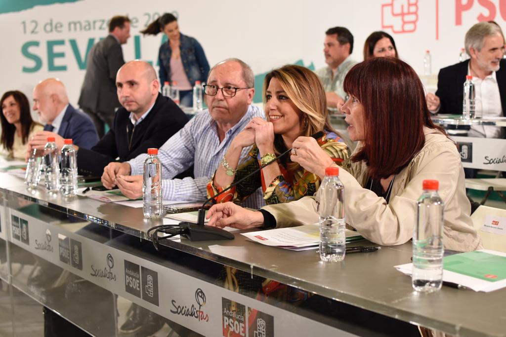 Cornejo y Navarro flanquean a Susana Díaz, en el último comité director del PSOE-A