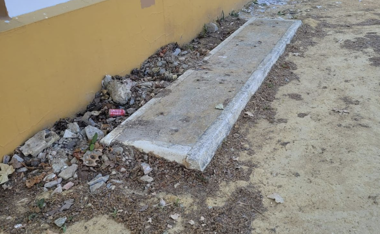 Basura en el recinto ferial de El Puerto.