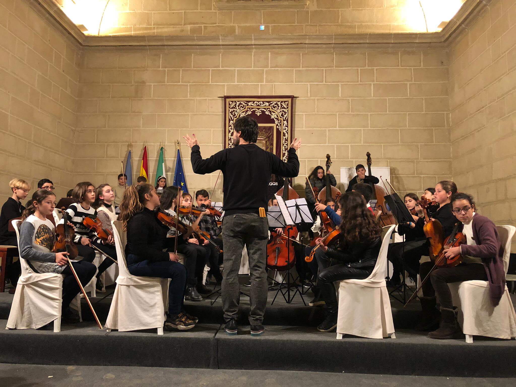 Alumnos del Conservatorio de Música Joaquín Villatoro de Jerez tocarán en un concierto benéfico de 'Música por la paz' en el Villamarta.