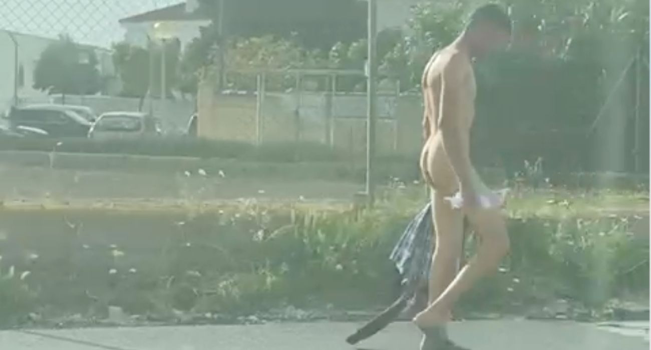 Un hombre desnudo, en una imagen de archivo.