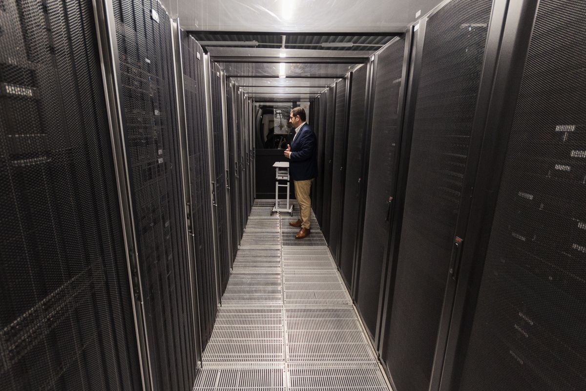 Ignacio Martínez, director de comunicación y desarrollo de negocio de Dantia, en la nube de la empresa, el Centro de Procesamiento de Datos.