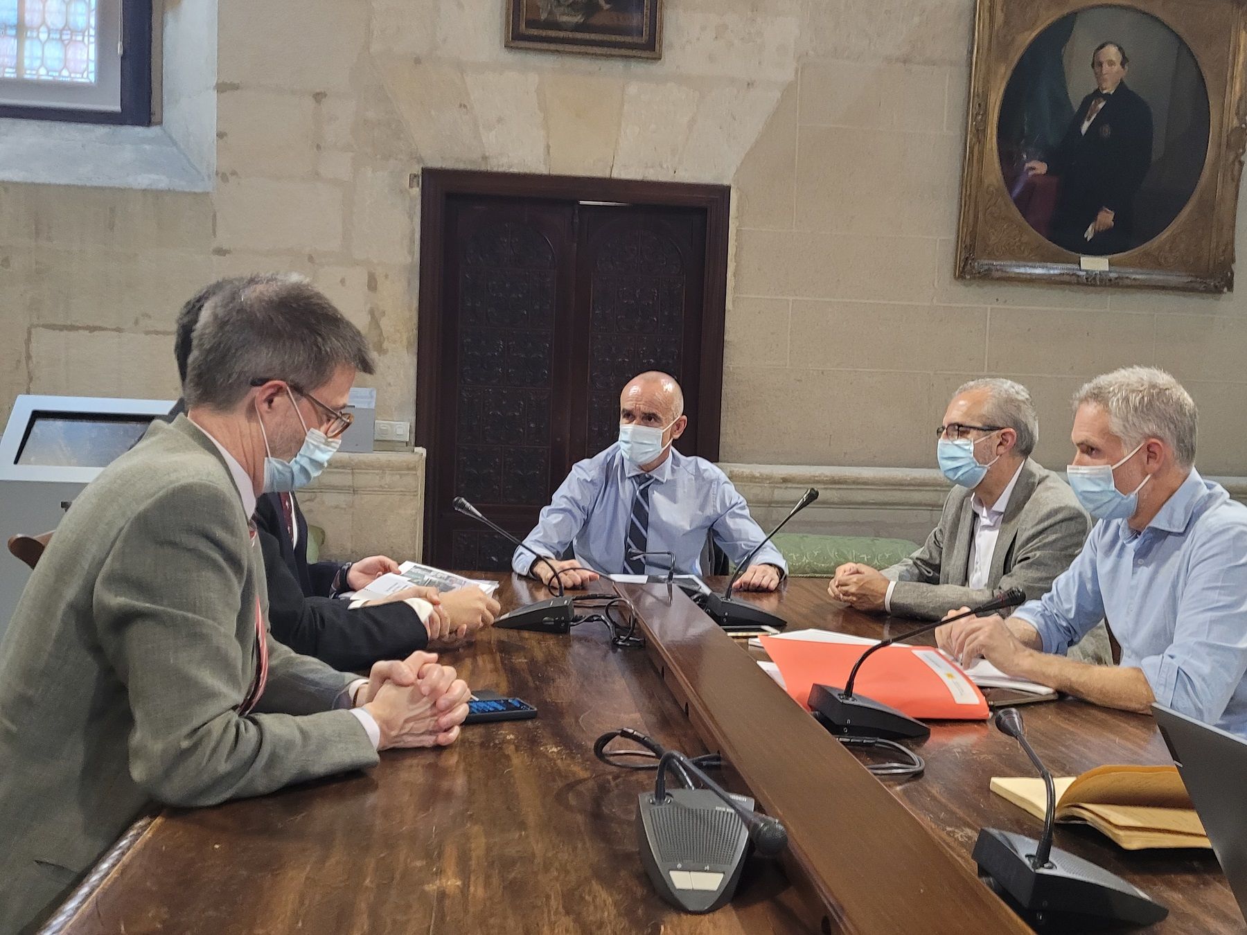 La reunión del alcalde con el colectivo Sevilla quiere metro.