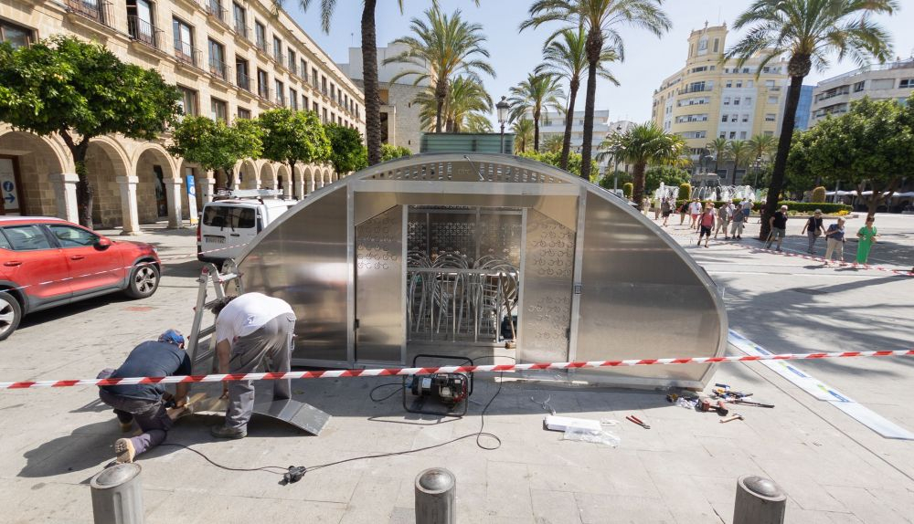 El hangar de bicicletas del Arenal no duró ni 24 horas instalado.