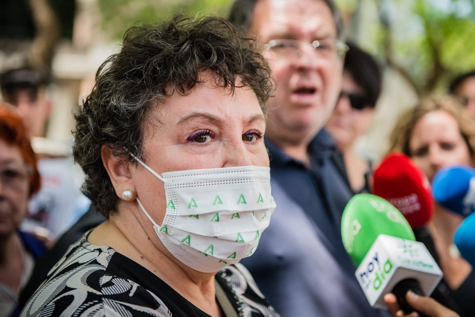 María Salmerón comparece ante los medios.