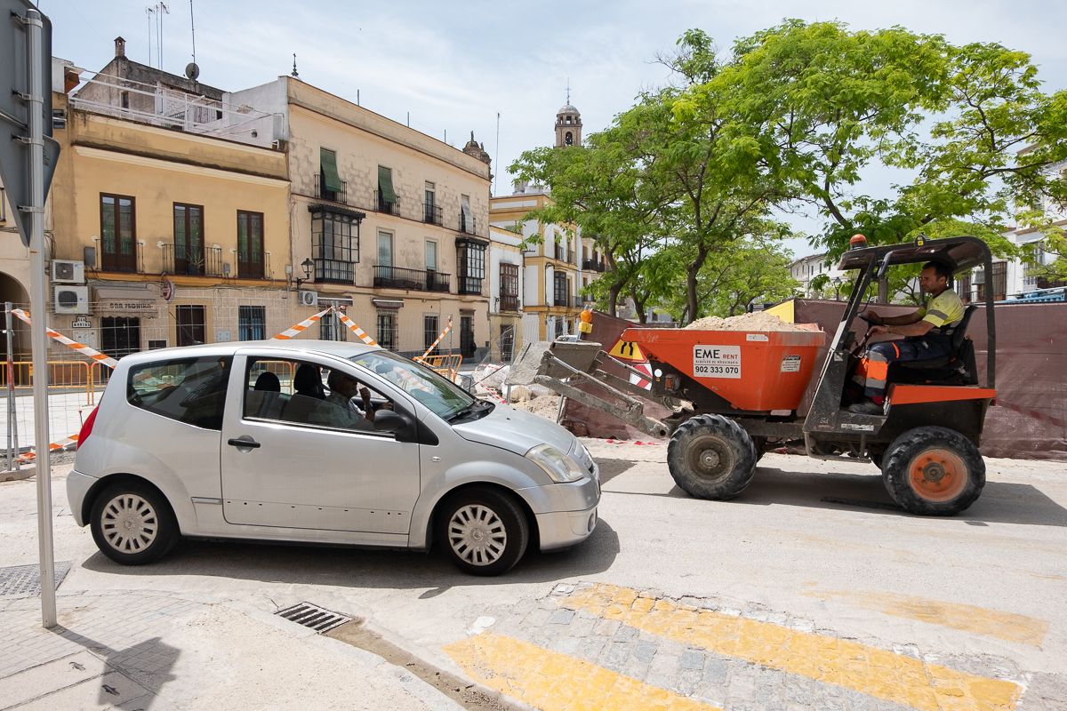José Antonio Díaz, rotundo contra Pelayo: "Debe pedir disculpas". Obras en el entorno de la plaza del Arroyo, en una imagen reciente.