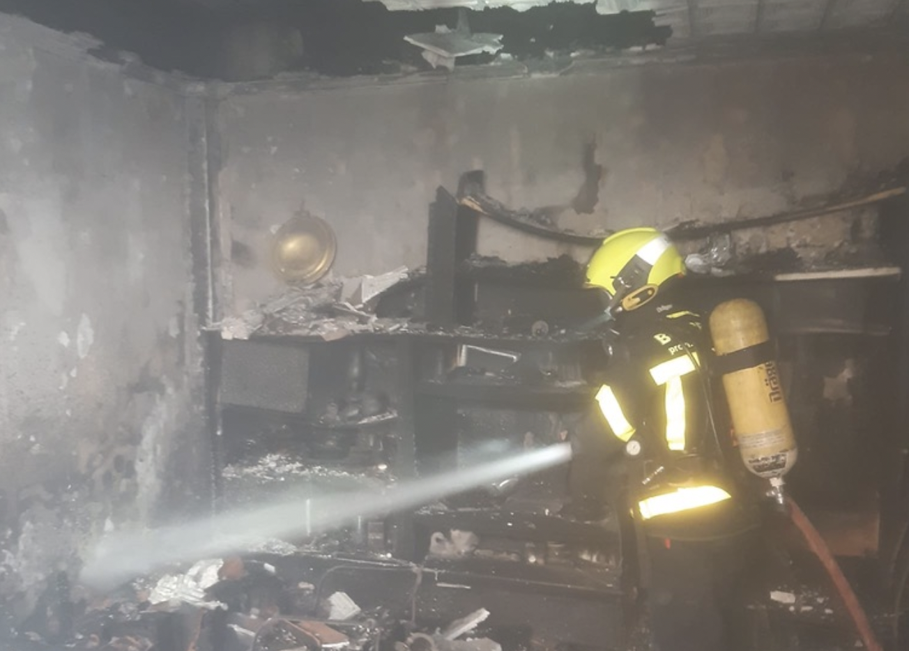 Intervención de Bomberos en la vivienda del barrio de San Mateo en Jerez.