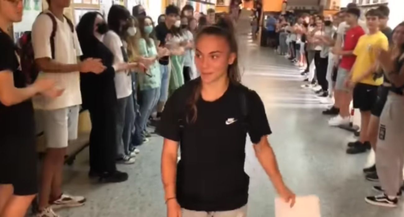 Marina Rivas, en el espectacular homenaje que le han dado sus compañeros del instituto Seritium.