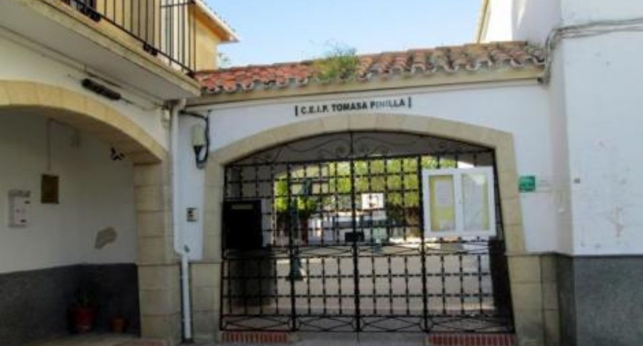 El CEIP Tomasa Pinilla, uno de los colegios de la provincia de Cádiz amenazados por el amianto, un material cancerígeno.